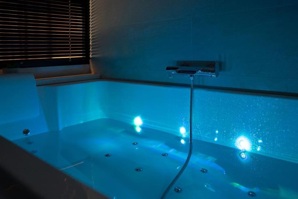 Suite De Luxe Jacuzzi Balneo,King Size Bed Collobrieres Luaran gambar